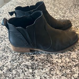 Black boots woman’s